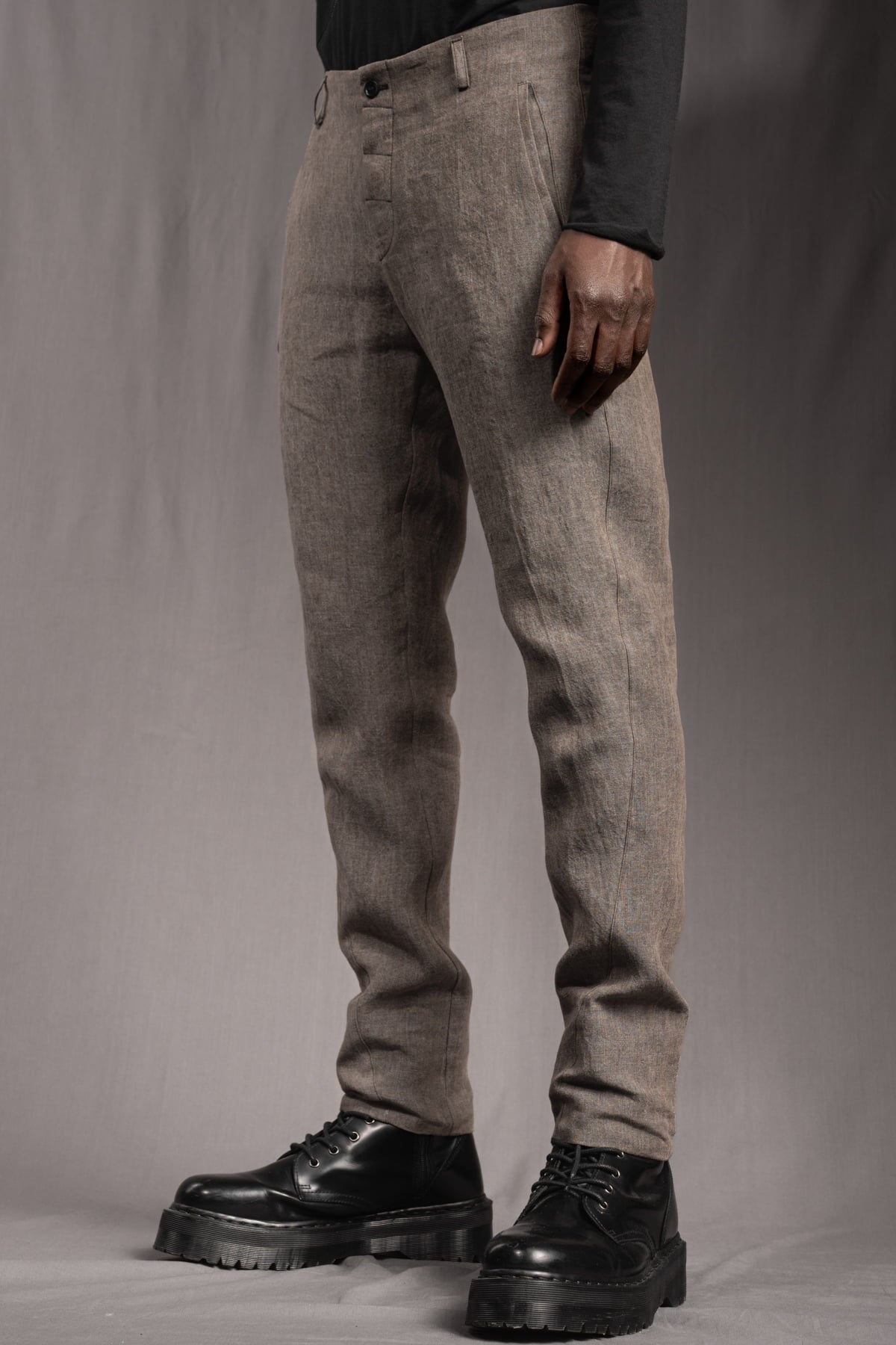 eigensinnig wien | Gropius | Designer Slim-Fit-Chinohose für Herren aus Leinen