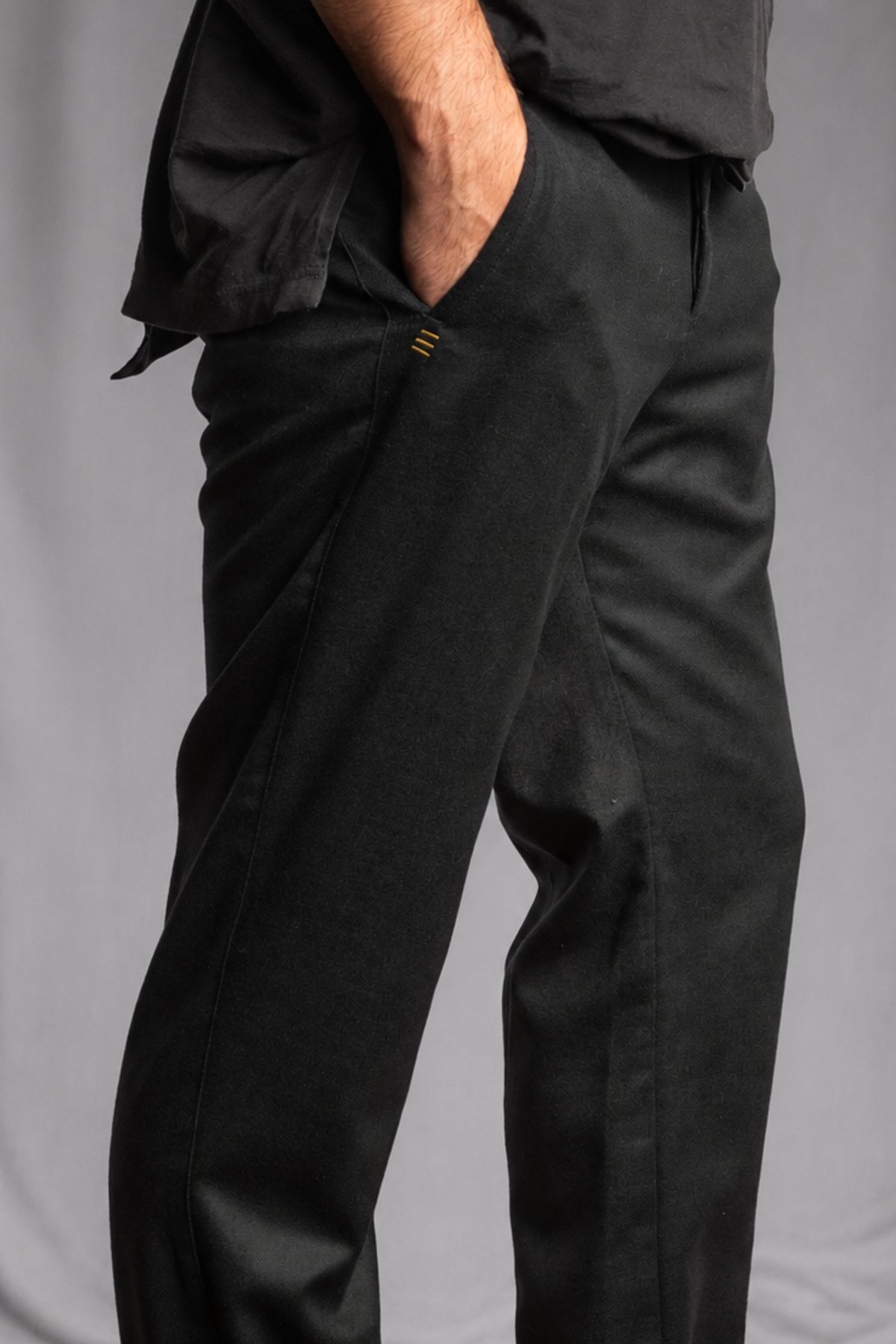 eigensinnig wien | Gropius | Elegante schwarze Anzugshose für Herren in Regular Fit aus hochwertiger Woll-Flanell