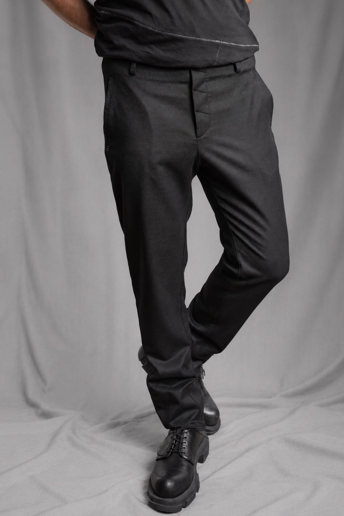 eigensinnig wien | Gropius | Elegante schwarze Anzugshose für Herren in Regular Fit aus hochwertiger Woll-Flanell