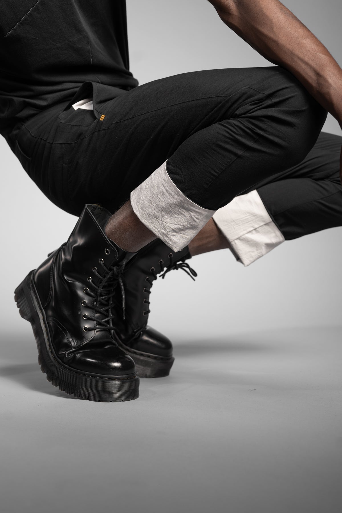 eigensinnig wien | Gropius | Elegante, schwarze Designer Herren-Chino Hose aus japanischer Baumwolle