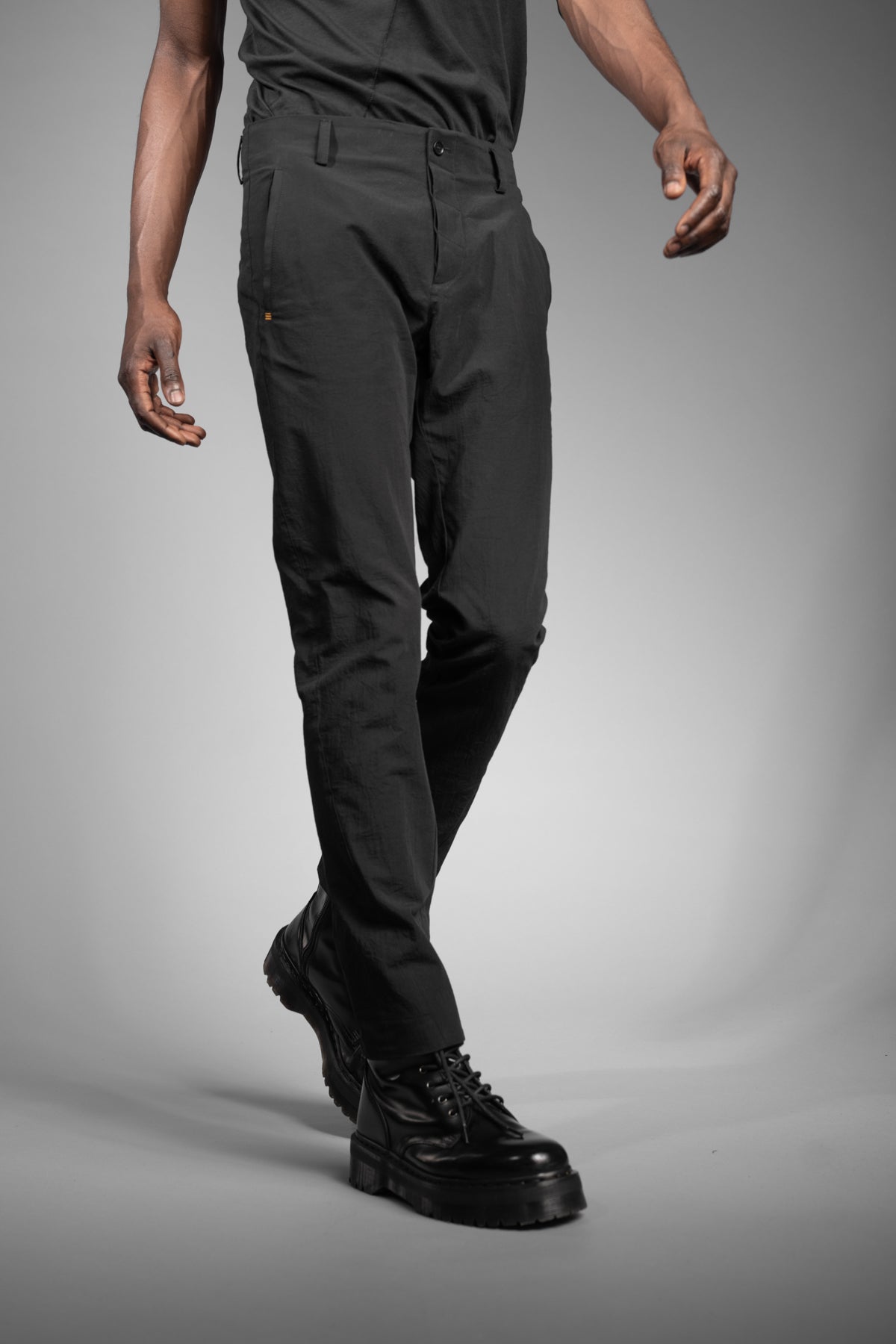 eigensinnig wien | Gropius | Elegante, schwarze Designer Herren-Chino Hose aus japanischer Baumwolle