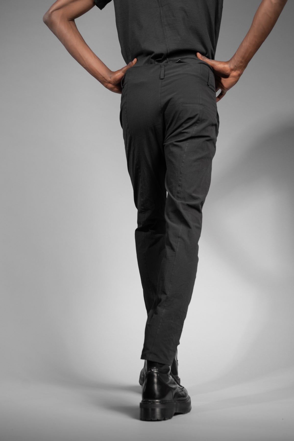 eigensinnig wien | Gropius | Elegante, schwarze Designer Herren-Chino Hose aus japanischer Baumwolle