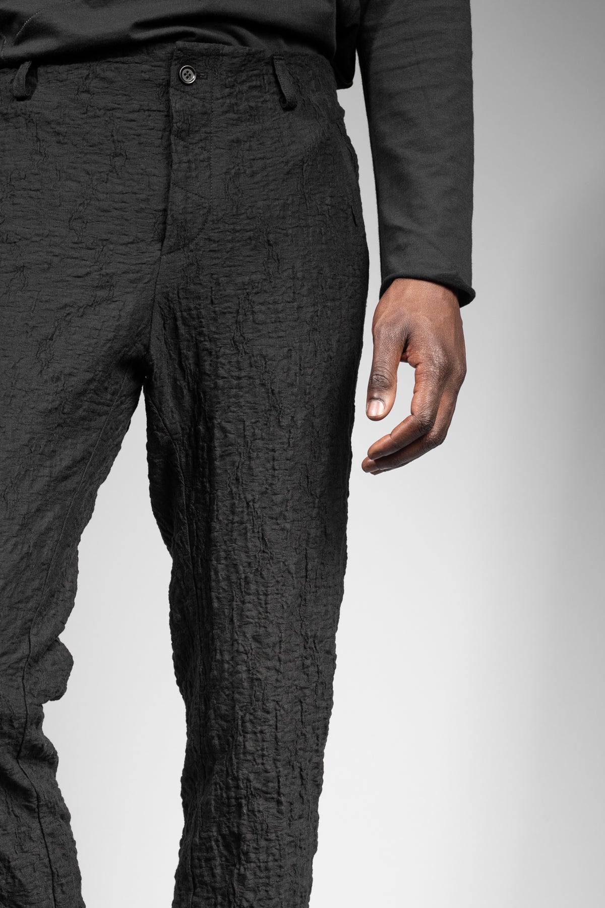 eigensinnig wien | Gropius | Extravagante, schwarze Herren-Chinohose aus exklusiver japanischer Baumwolle