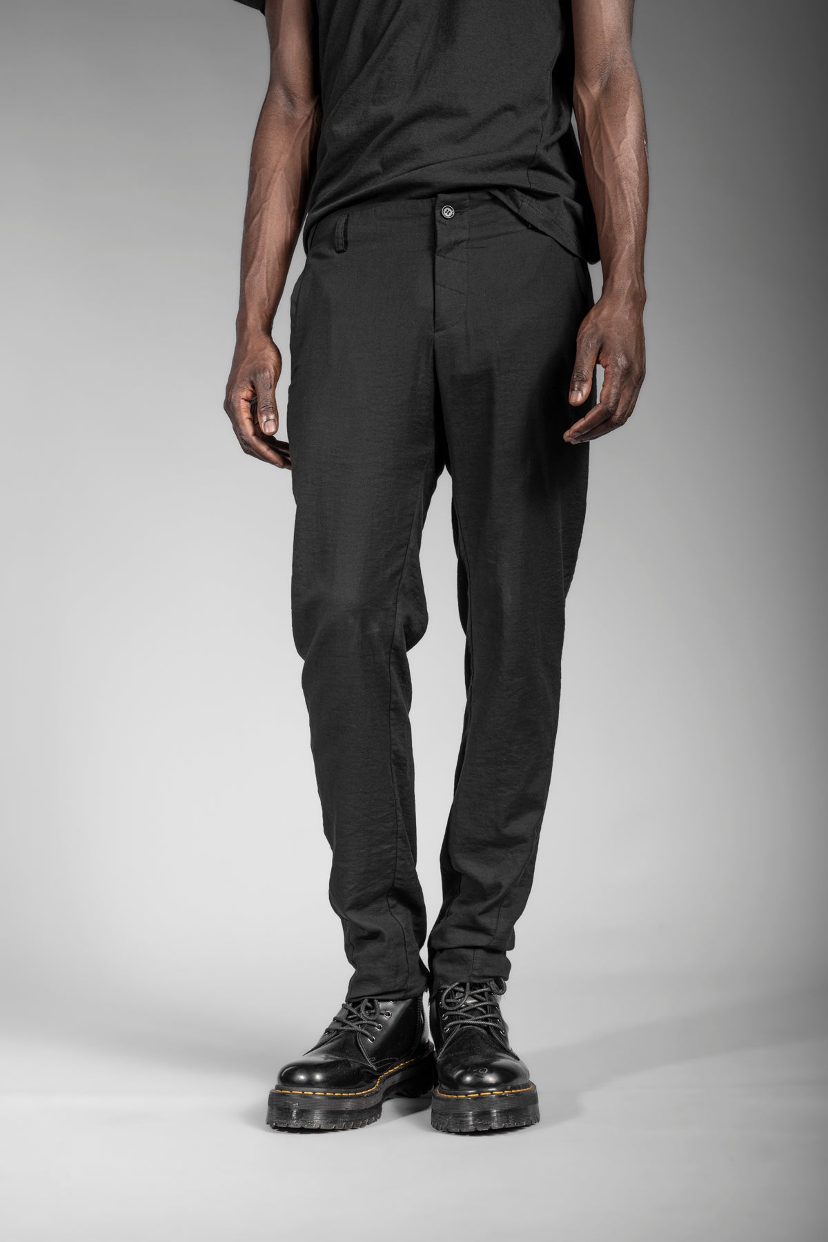 eigensinnig wien | Gropius | Leichte Designer Chino Hose für Herren in Schwarz