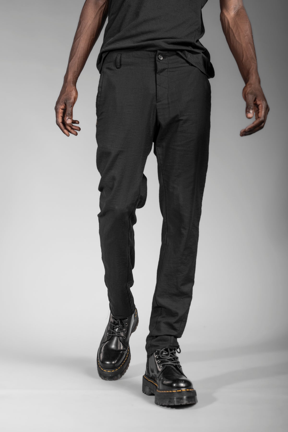 eigensinnig wien | Gropius | Leichte Designer Chino Hose für Herren in Schwarz