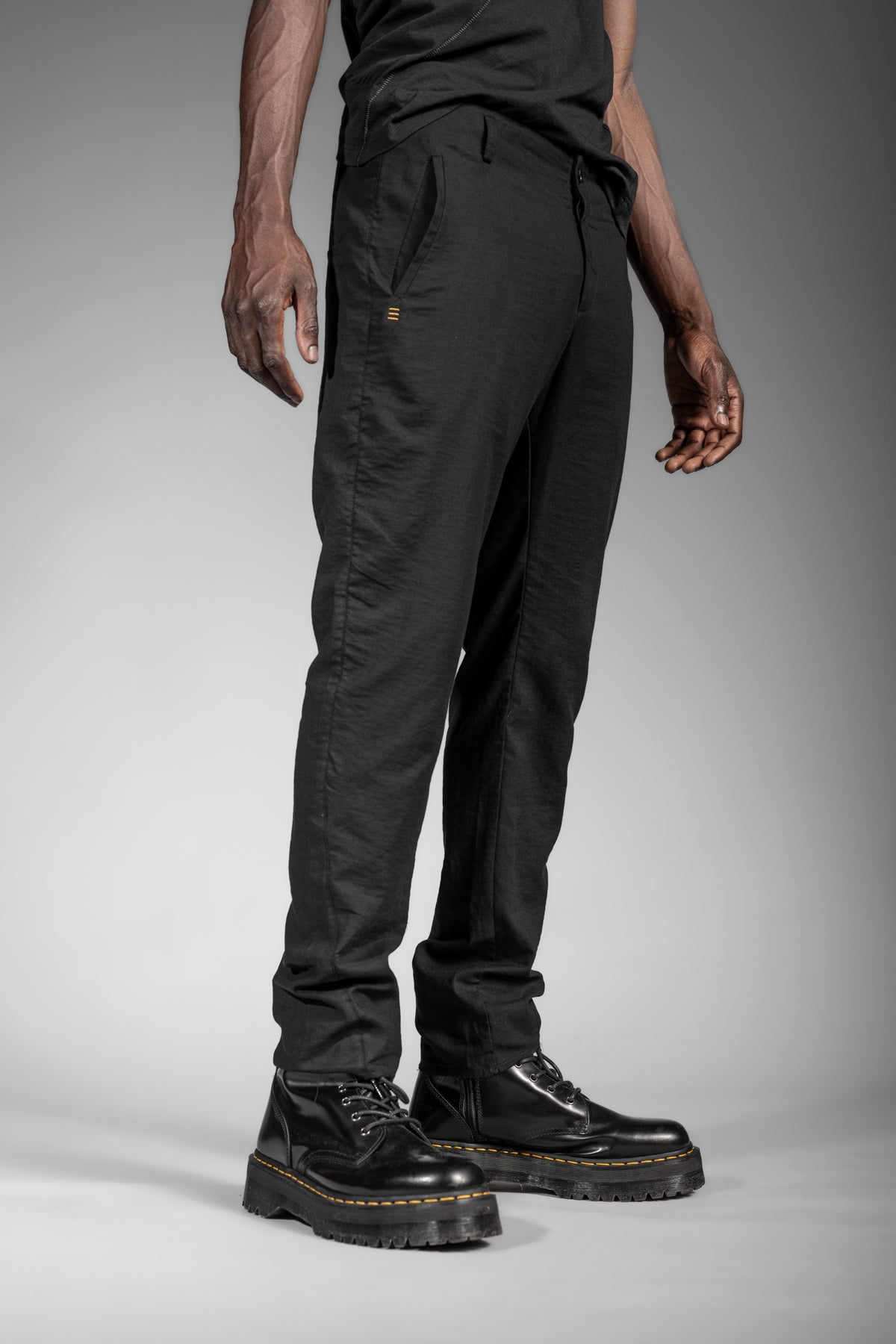 eigensinnig wien | Gropius | Leichte Designer Chino Hose für Herren in Schwarz