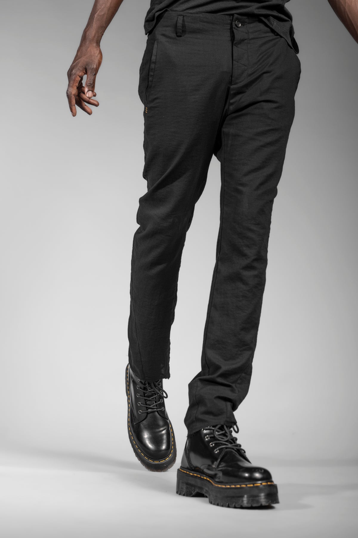 eigensinnig wien | Gropius | Leichte Designer Chino Hose für Herren in Schwarz