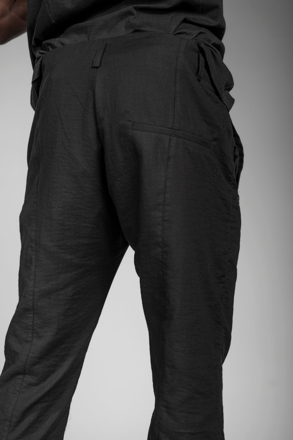eigensinnig wien | Gropius | Leichte Designer Chino Hose für Herren in Schwarz