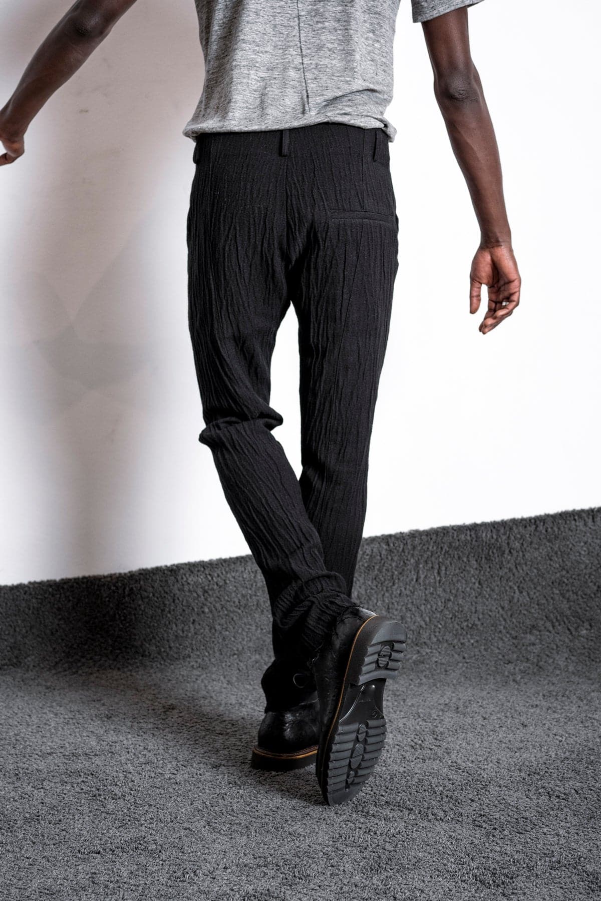 eigensinnig wien | Gropius | Schwarze Slim Fit Chinohose für Herren aus Wolle