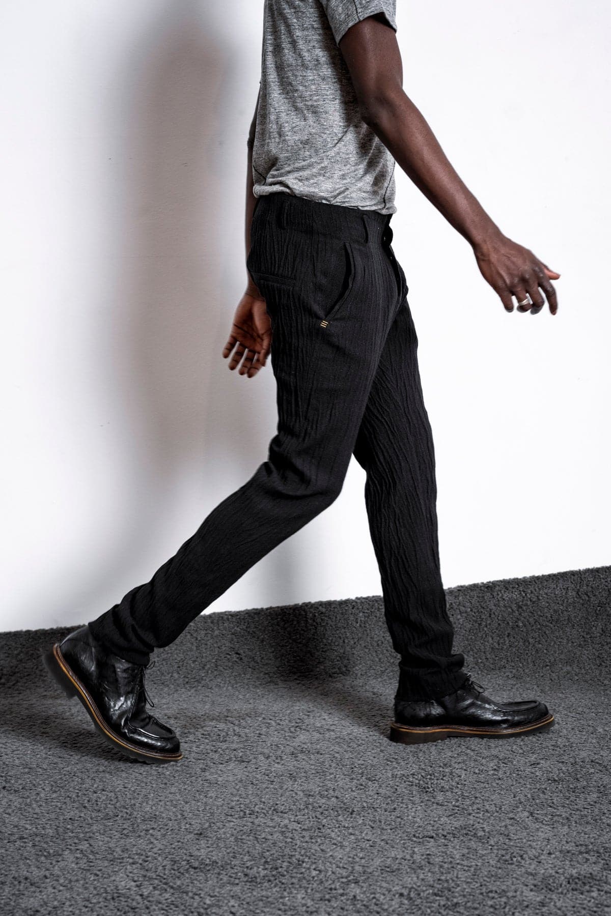 eigensinnig wien | Gropius | Schwarze Slim Fit Chinohose für Herren aus Wolle