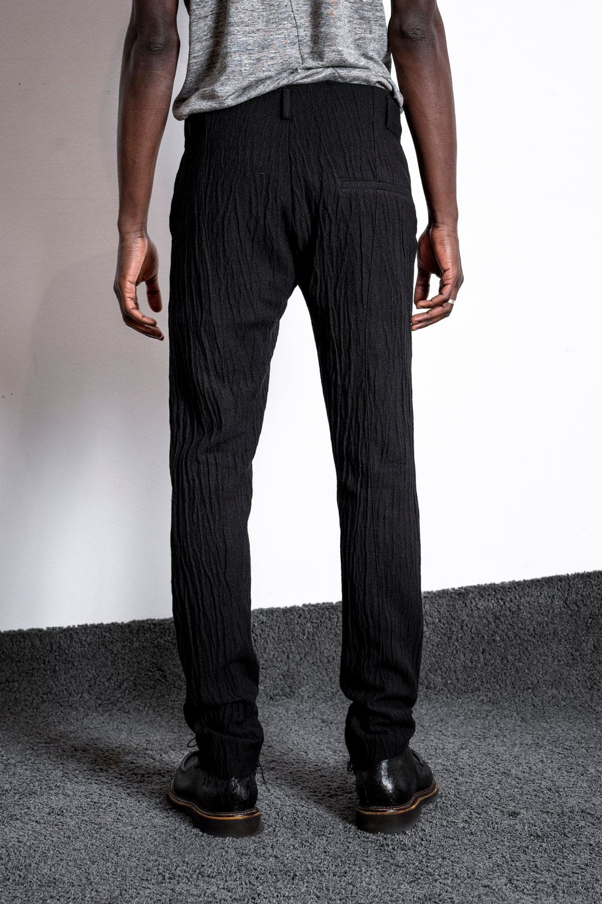 eigensinnig wien | Gropius | Schwarze Slim Fit Chinohose für Herren aus Wolle
