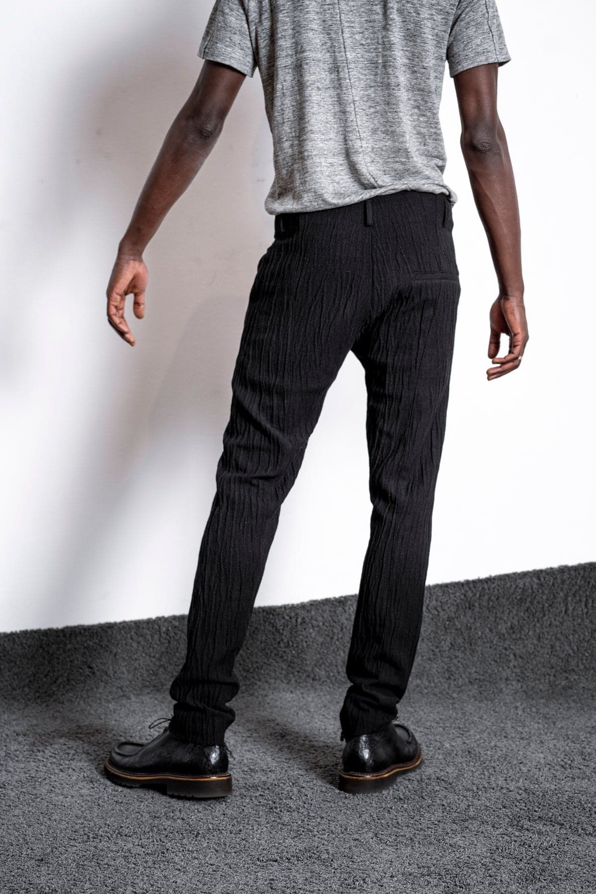 eigensinnig wien | Gropius | Schwarze Slim Fit Chinohose für Herren aus Wolle