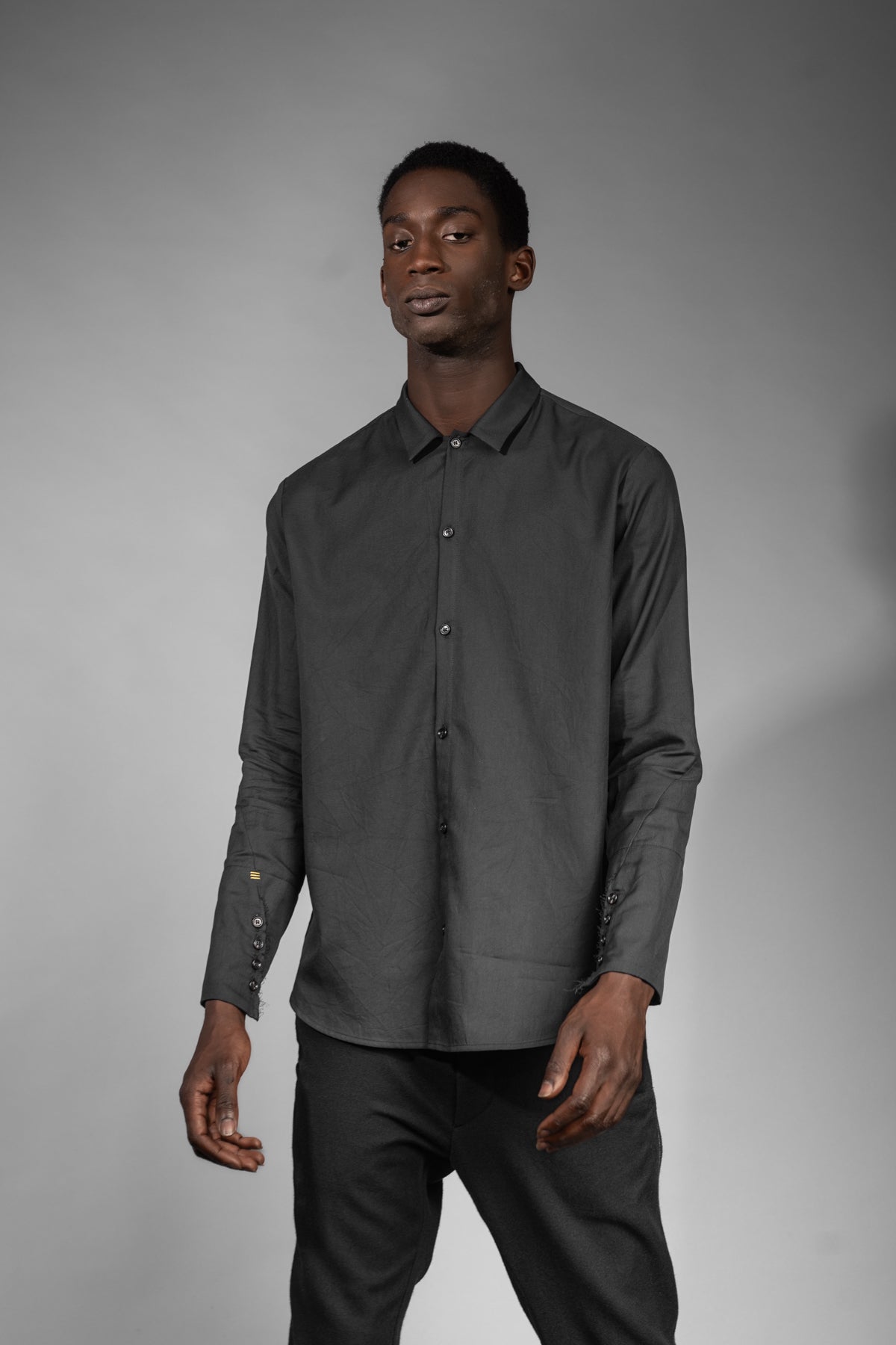 eigensinnig wien | Gruen | Schwarzes Designer-Herrenhemd aus luxuriöser, italienischer Baumwolle