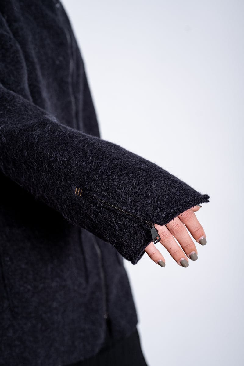 eigensinnig wien | Hades | Alpakamantel für Damen und Herren für den Winter im Oversize Design in schwarz