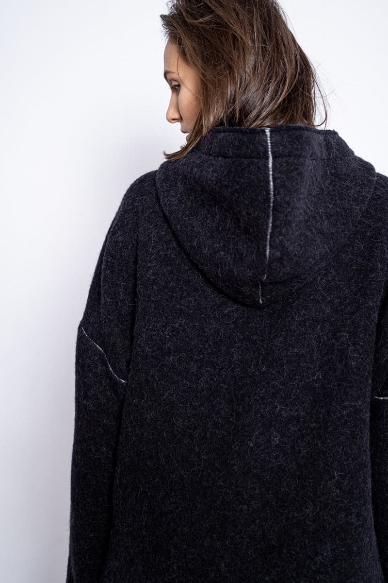 eigensinnig wien | Hades | Alpakamantel für Damen und Herren für den Winter im Oversize Design in schwarz