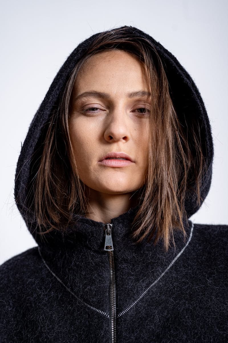 eigensinnig wien | Hades | Alpakamantel für Damen und Herren für den Winter im Oversize Design in schwarz