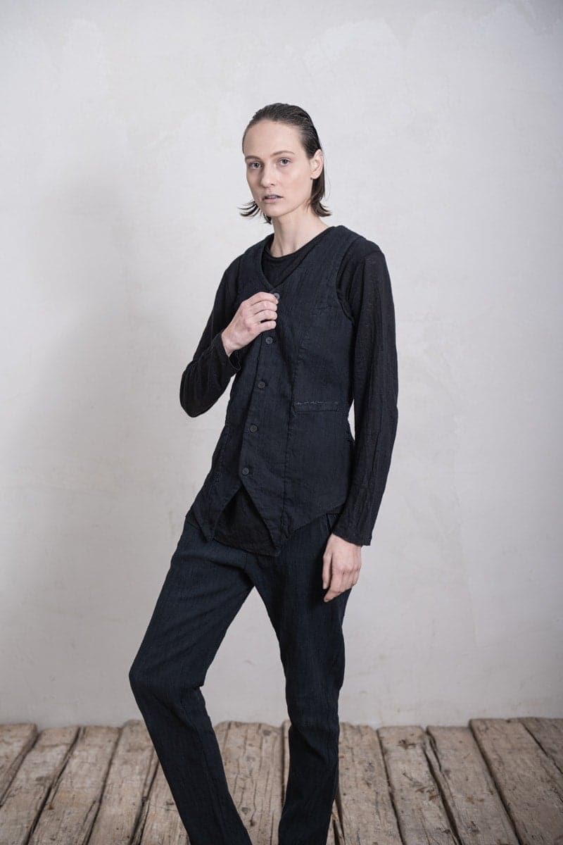 eigensinnig wien | Heller | Ungewöhnliches Damengilet aus feiner Baumwolle in schwarz