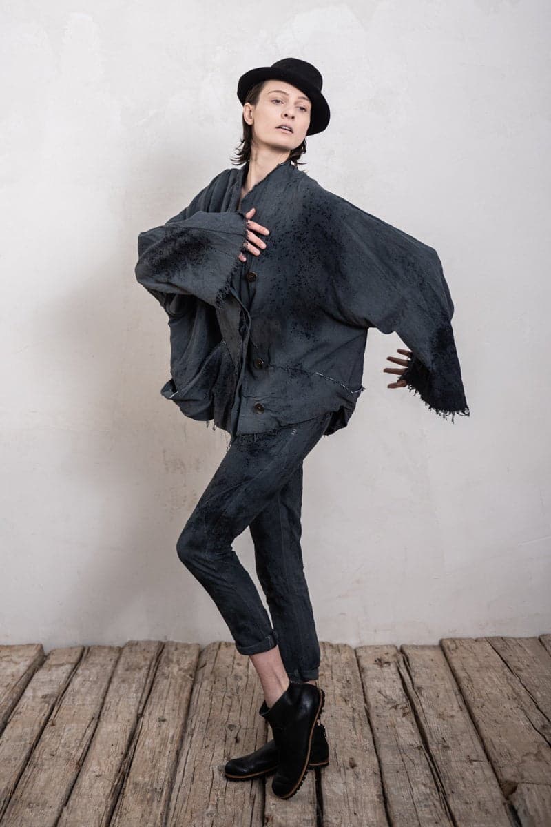 eigensinnig wien | Hemingway | Distressed Kimono Damen Jacke mit individueller Farbgebung in grau