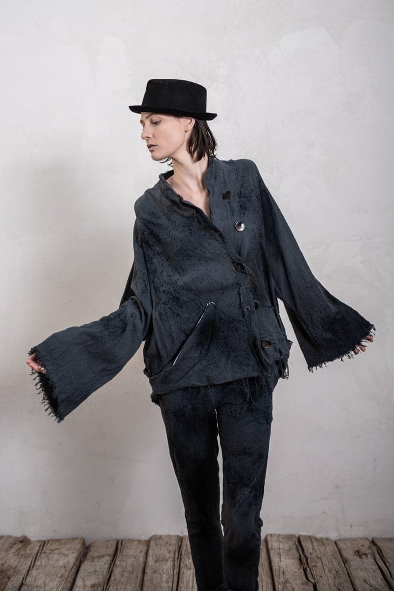 eigensinnig wien | Hemingway | Distressed Kimono Damen Jacke mit individueller Farbgebung in grau