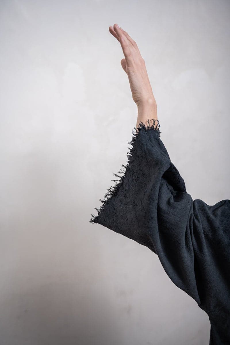 eigensinnig wien | Hemingway | Distressed Kimono Damen Jacke mit individueller Farbgebung in grau