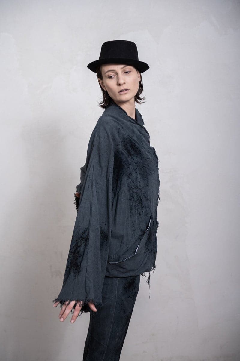 eigensinnig wien | Hemingway | Distressed Kimono Damen Jacke mit individueller Farbgebung in grau