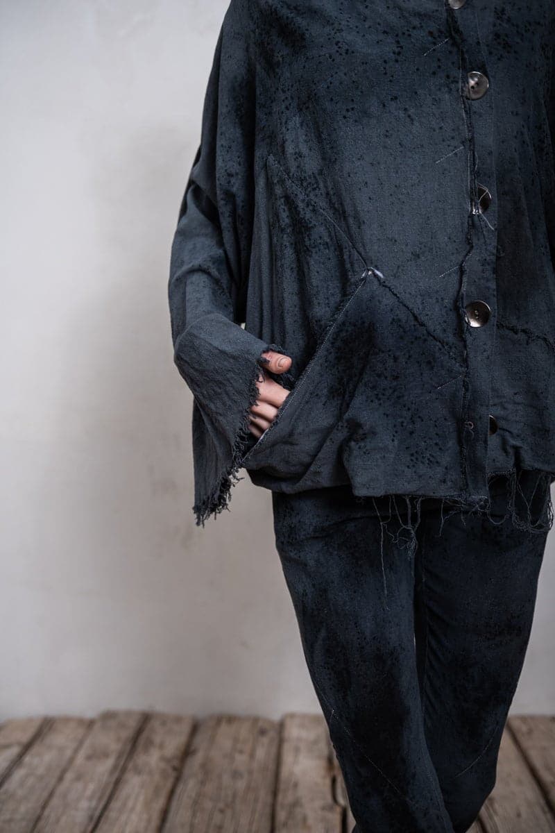 eigensinnig wien | Hemingway | Distressed Kimono Damen Jacke mit individueller Farbgebung in grau