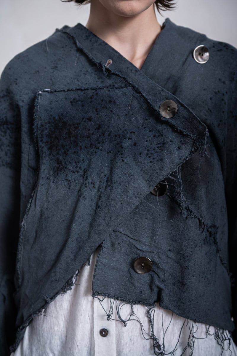 eigensinnig wien | Hemingway | Distressed Kimono Damen Jacke mit individueller Farbgebung in grau
