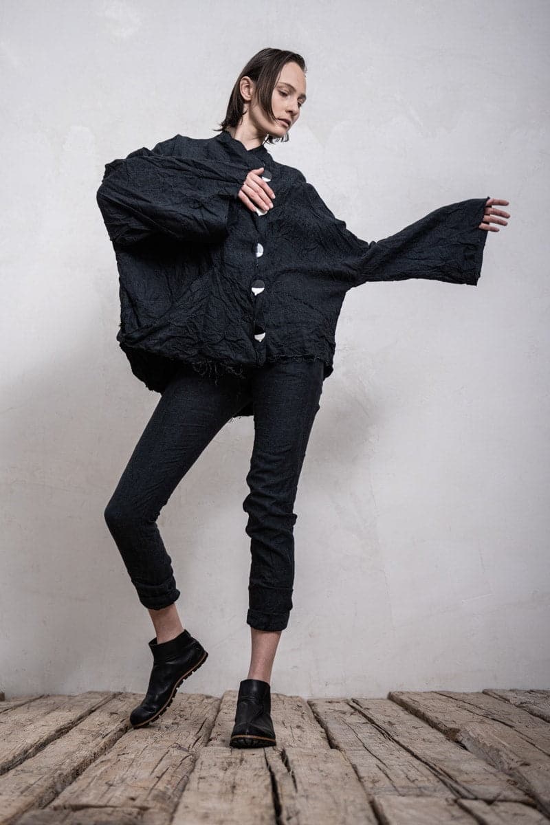 eigensinnig wien | Hemingway | Extravagante Kimono Jacke aus Leinen in anthrazit