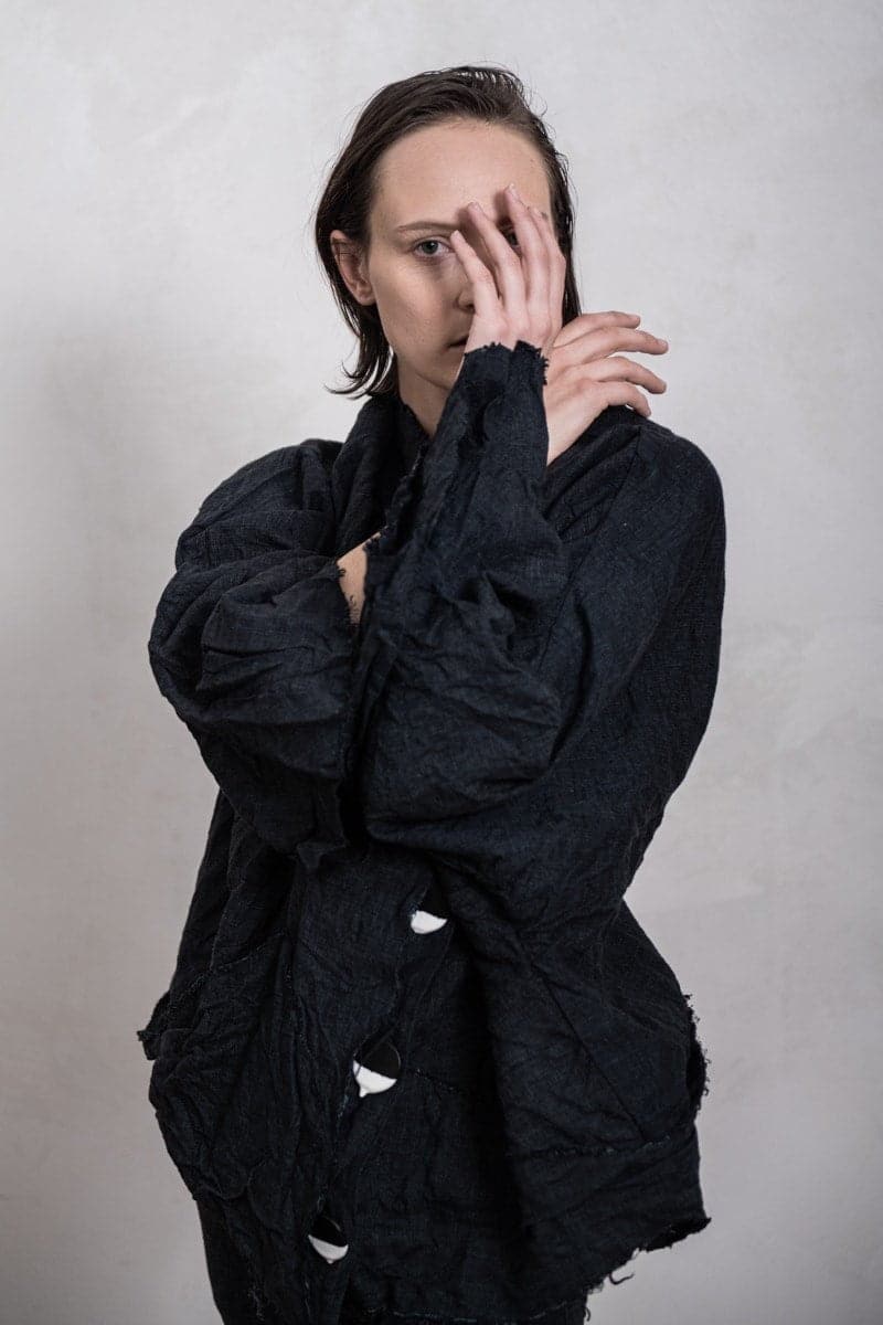 eigensinnig wien | Hemingway | Extravagante Kimono Jacke aus Leinen in anthrazit