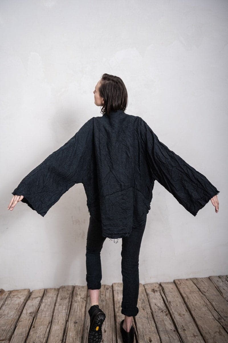 eigensinnig wien | Hemingway | Extravagante Kimono Jacke aus Leinen in anthrazit
