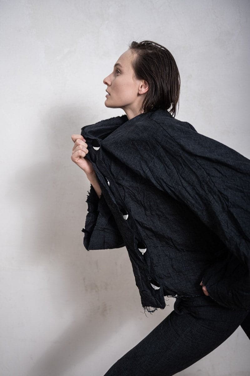 eigensinnig wien | Hemingway | Extravagante Kimono Jacke aus Leinen in anthrazit