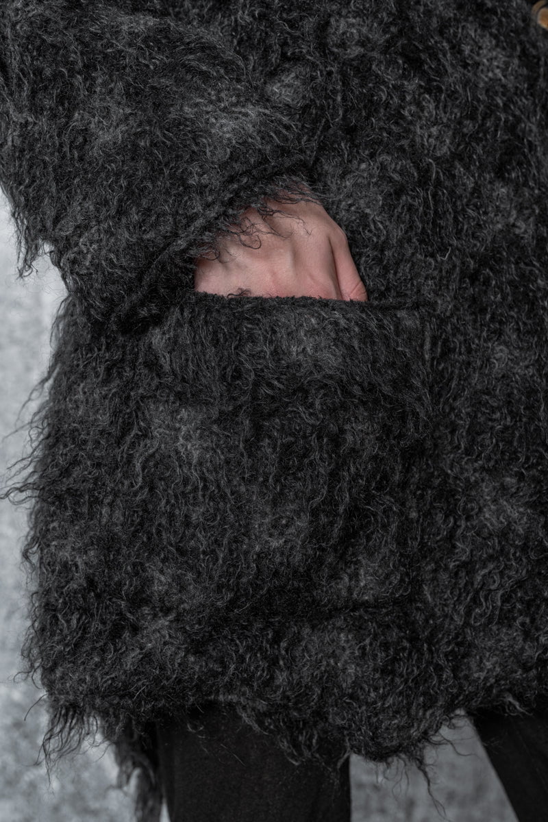 eigensinnig wien | Heraklit | Exklusiver, schwarzer Mohair Mantel für Damen im Winter