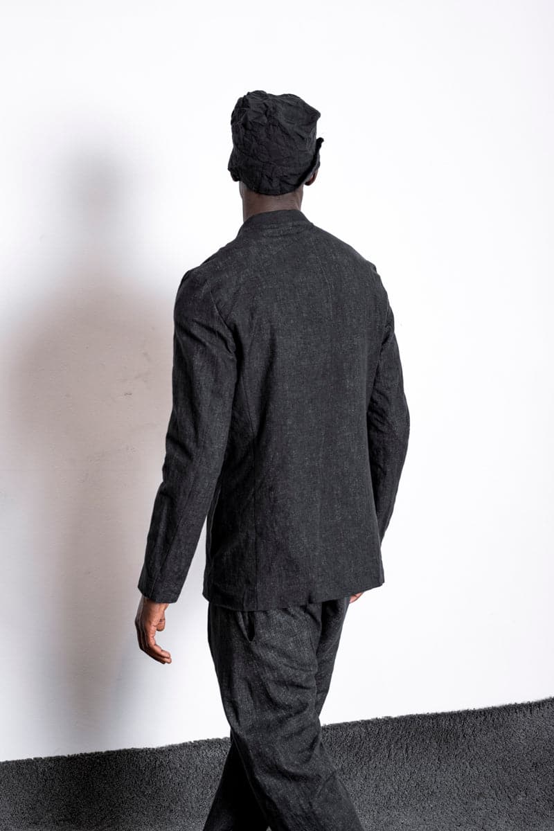 eigensinnig wien | Husserl | Außergewöhnliche Leinenjacke für Herren mit Zipper und Stehkragen in Schwarz