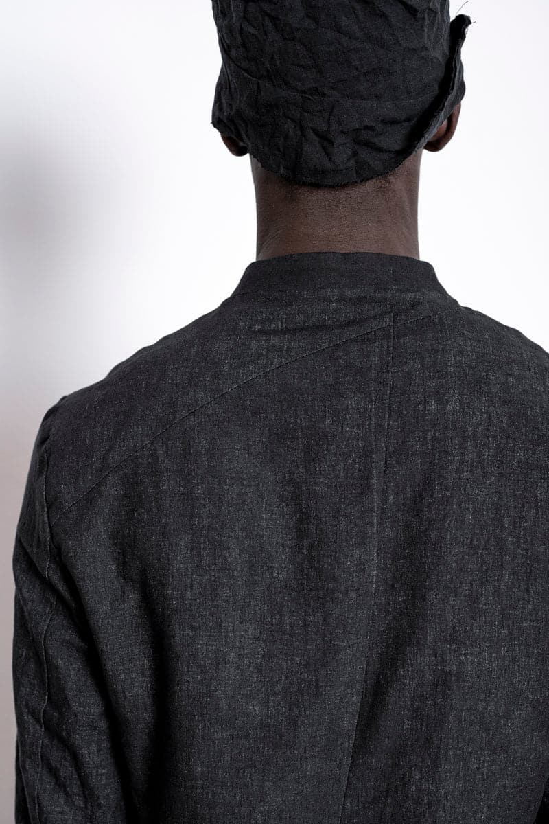 eigensinnig wien | Husserl | Außergewöhnliche Leinenjacke für Herren mit Zipper und Stehkragen in Schwarz