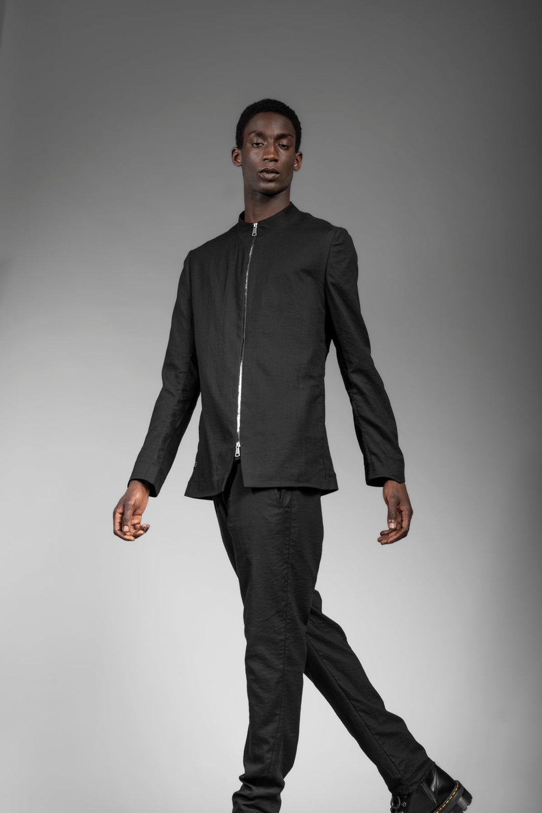 eigensinnig wien | Husserl | Schwarze Herren Designer Bikerjacke aus leichter Baumwolle
