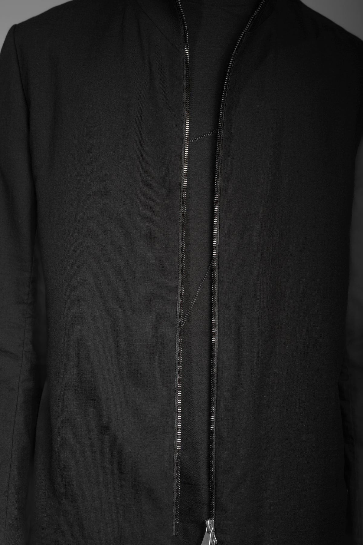 eigensinnig wien | Husserl | Schwarze Herren Designer Bikerjacke aus leichter Baumwolle