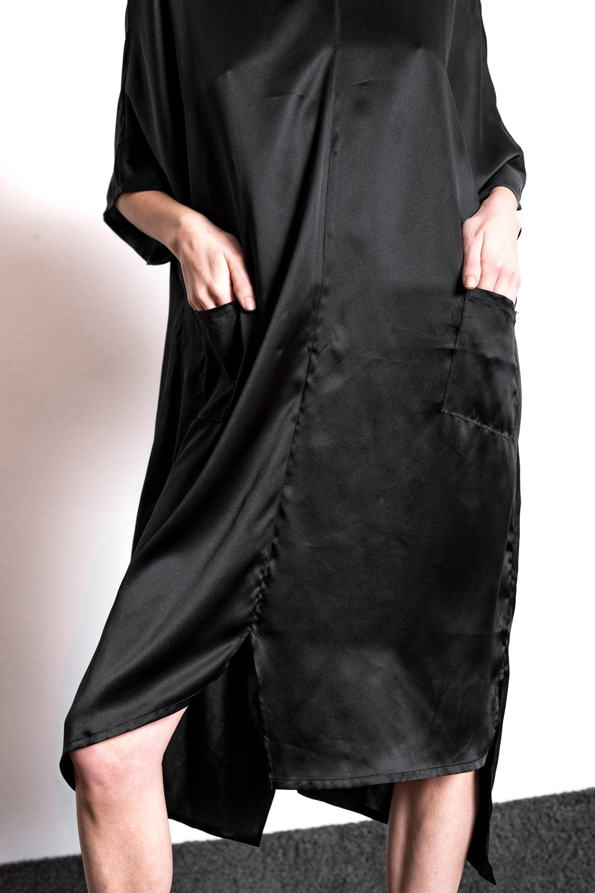 eigensinnig wien | Hypatia | Außergewöhnliches, schwarzes Seidenkleid