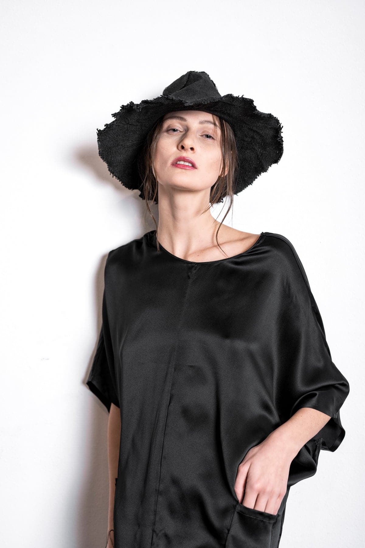 eigensinnig wien | Hypatia | Außergewöhnliches, schwarzes Seidenkleid