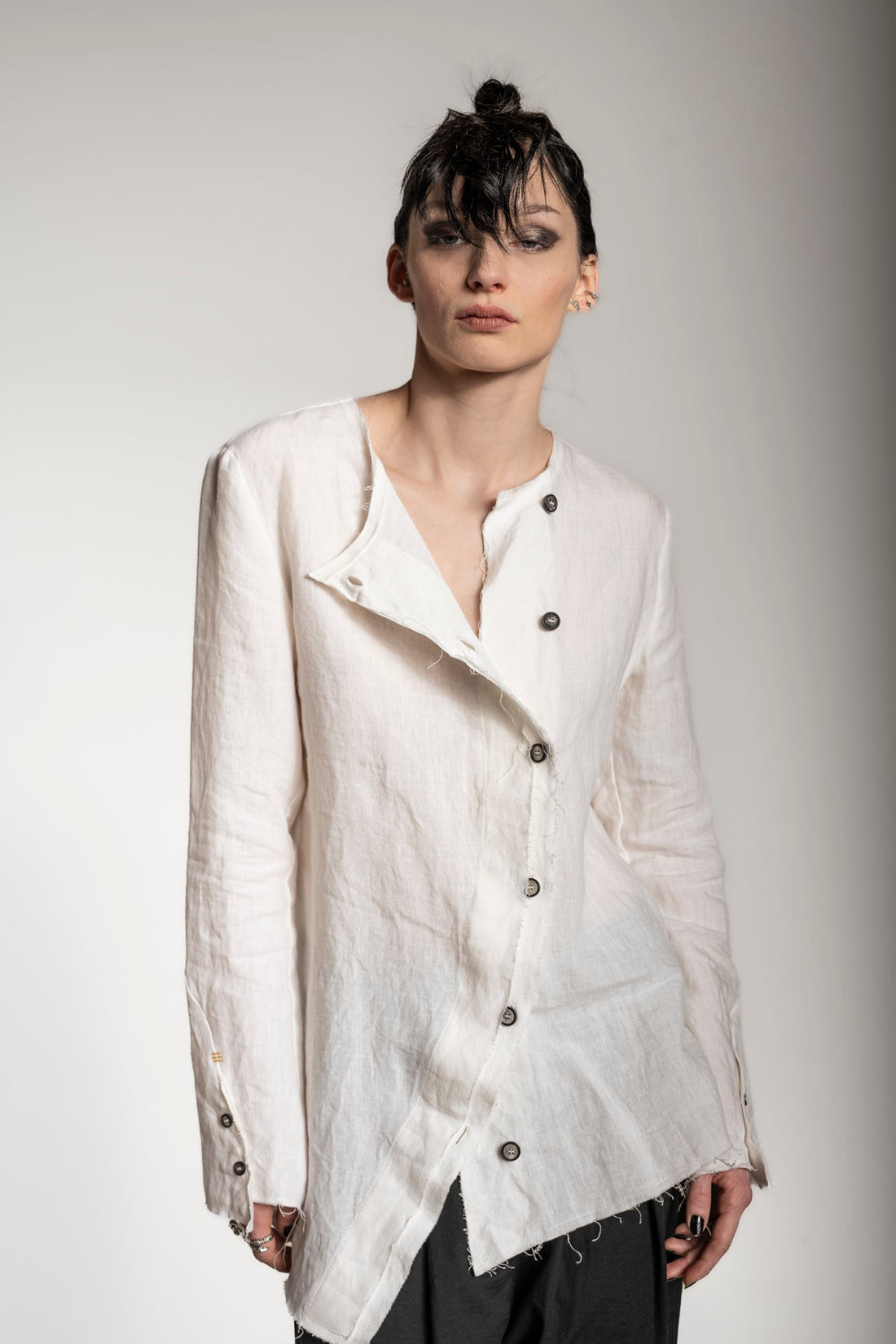 eigensinnig wien | Jelinek | Asymmetrische Bluse aus Leinen für Damen in Weiß