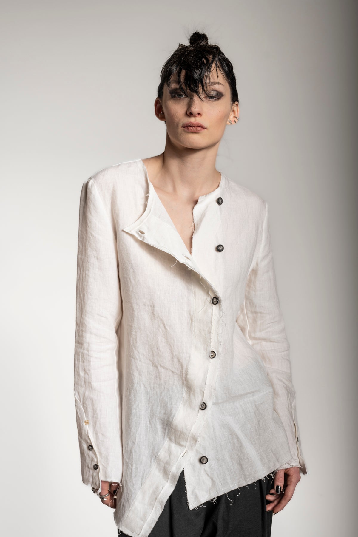 eigensinnig wien | Jelinek | Asymmetrische Bluse aus Leinen für Damen in Weiß