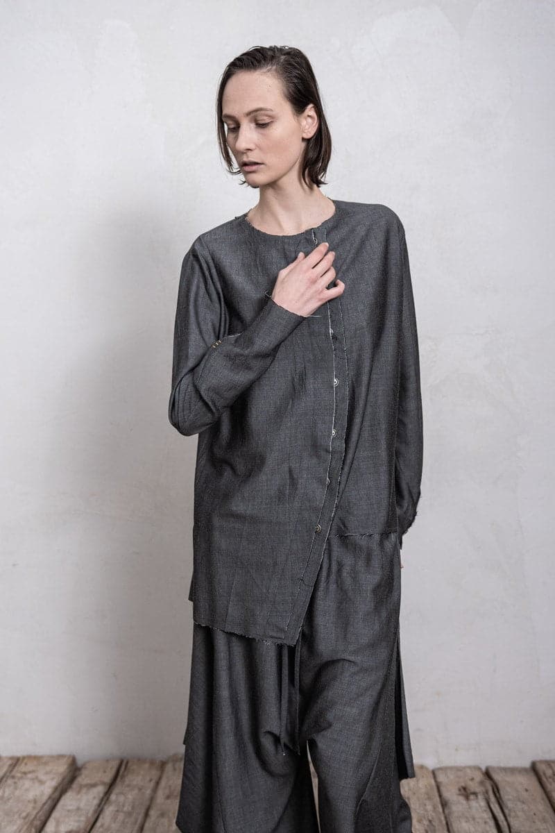 eigensinnig wien | Jelinek | Asymmetrische, weite Damenbluse in grau