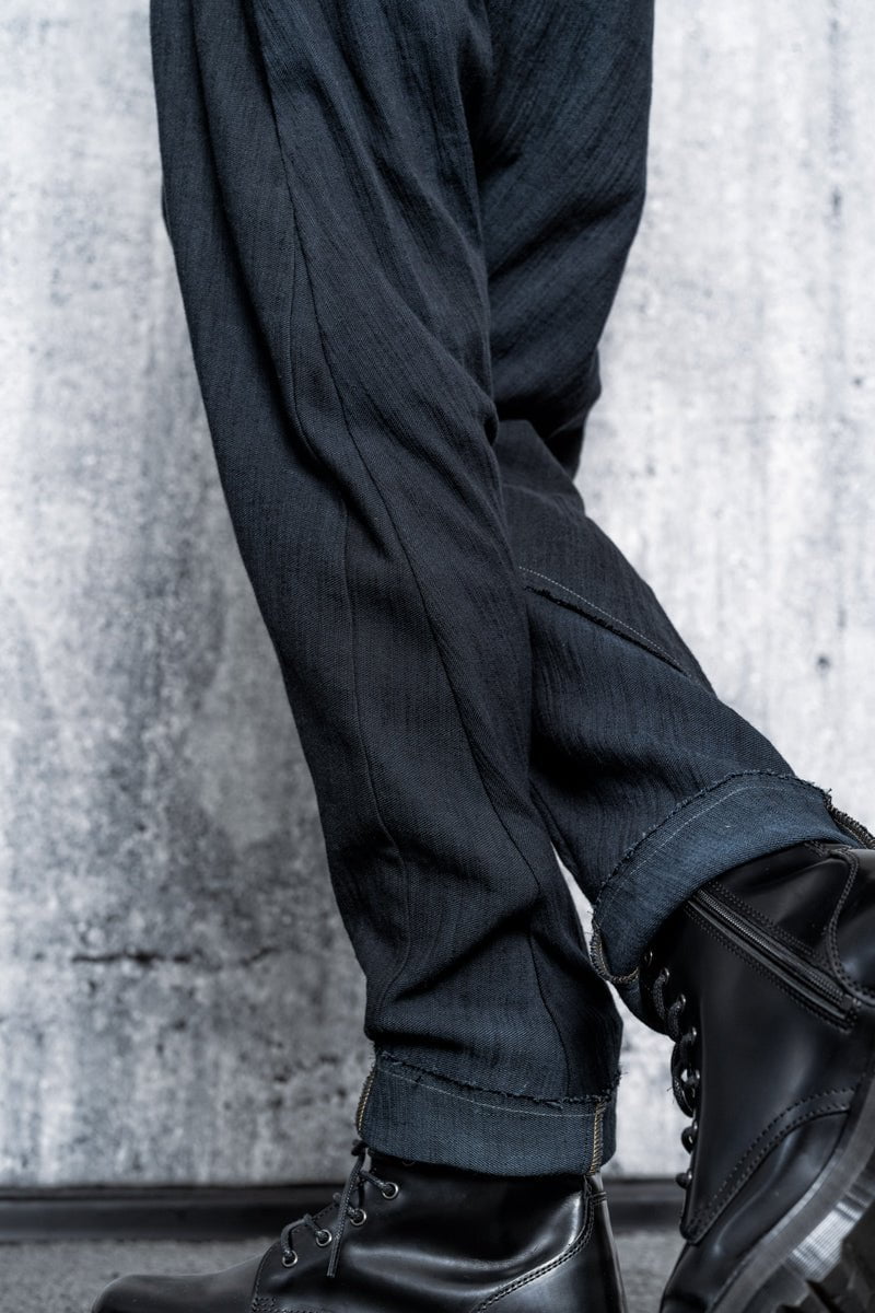 eigensinnig wien | Kafka | Low Crotch Pants für Herren und Damen in Marineblau