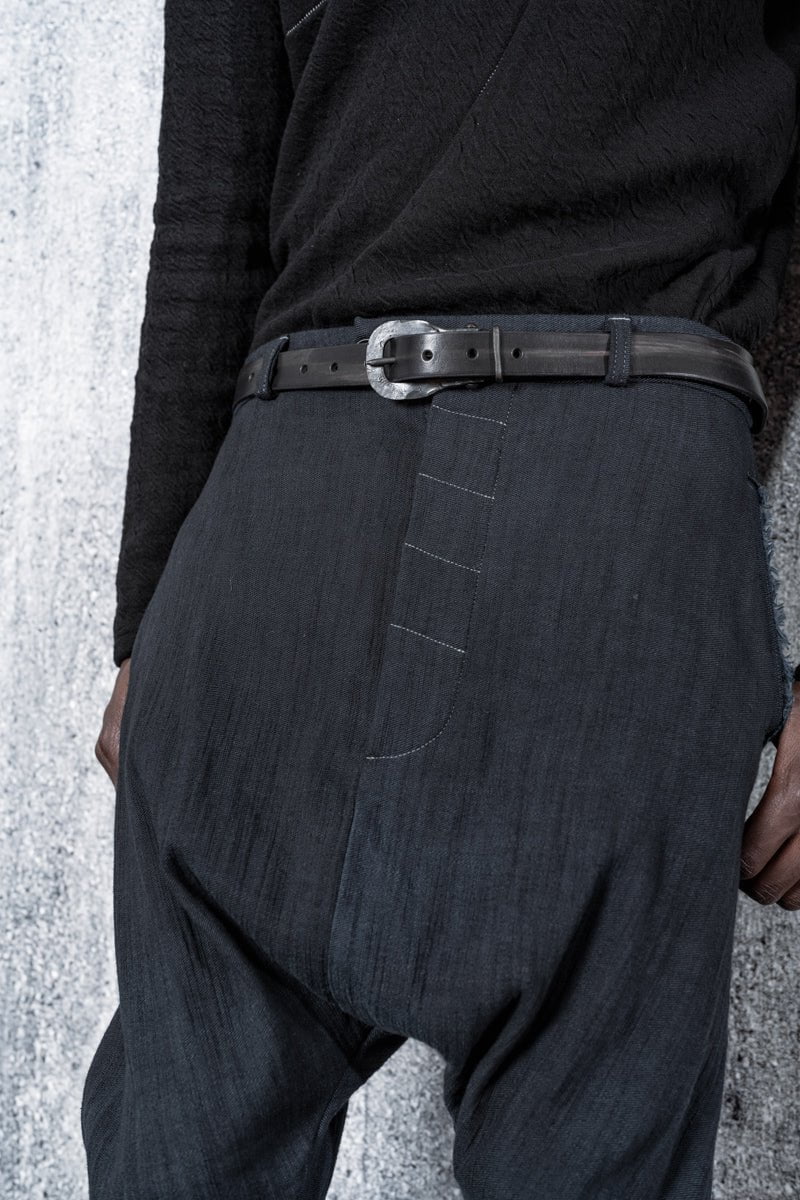 eigensinnig wien | Kafka | Low Crotch Pants für Herren und Damen in Marineblau
