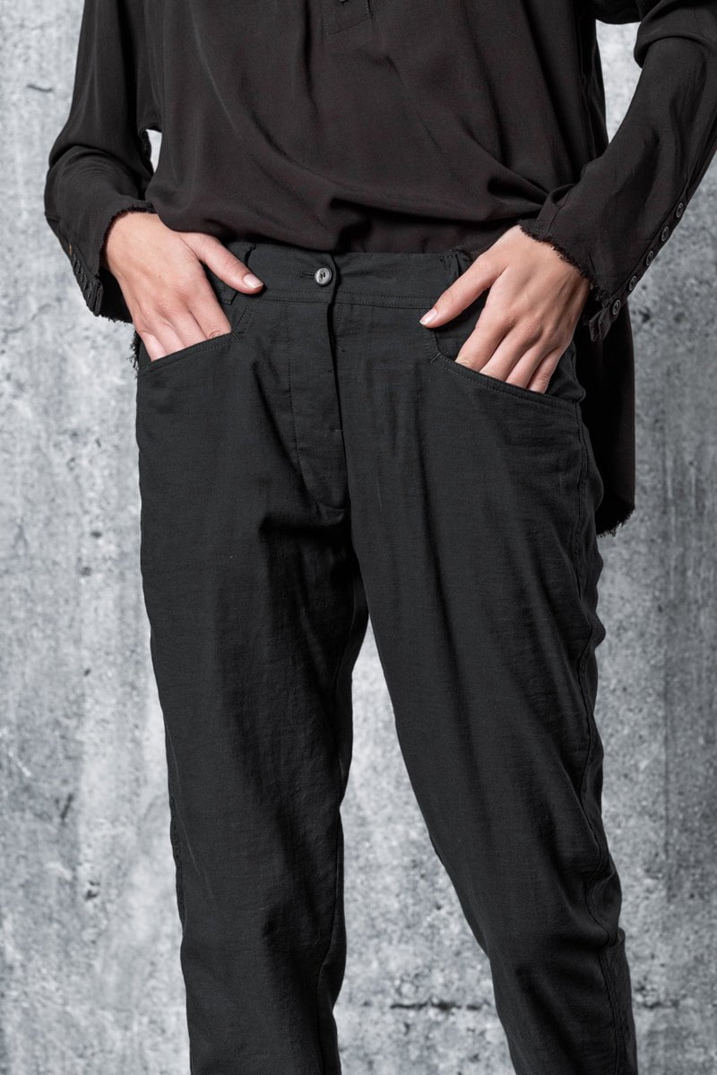 eigensinnig wien | Kierkegaard | Schwarze Chino Hose für Damen aus feinster Baumwolle