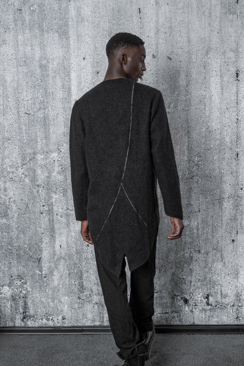 eigensinnig wien | Lavinia | Langer, asymmetrischer Alpaka Pullover mit Zip in Schwarz