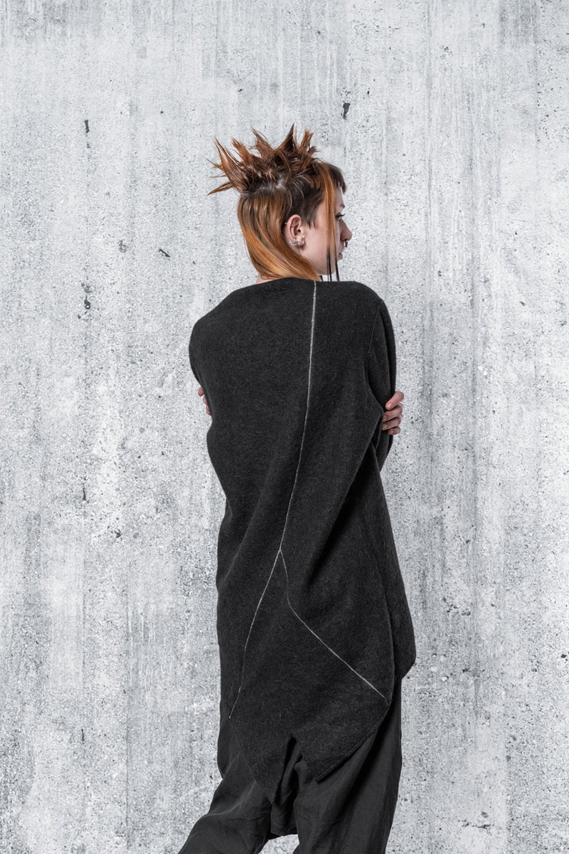 eigensinnig wien | Lavinia | Langer, asymmetrischer Alpaka Pullover mit Zip in Schwarz