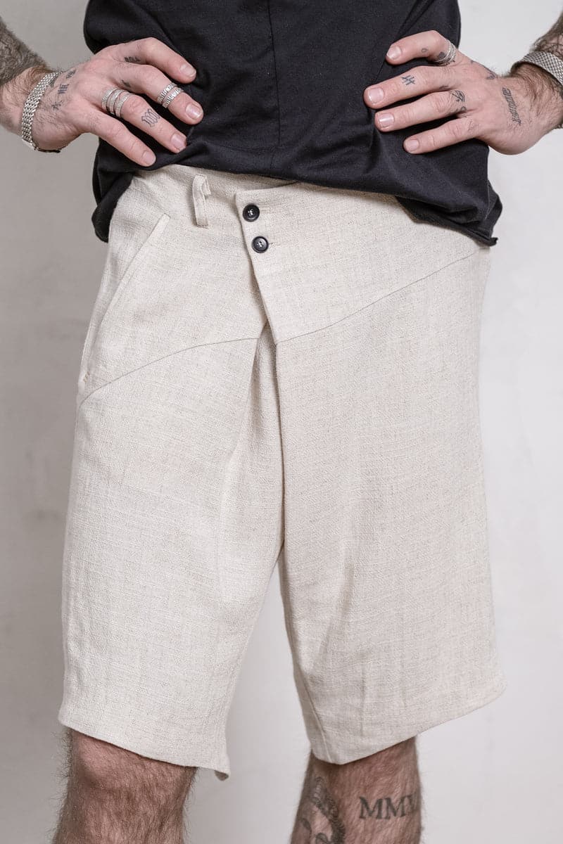 eigensinnig wien | Levinas Shorts | Bermuda Shorts für Damen und Herren aus Leinen in beige