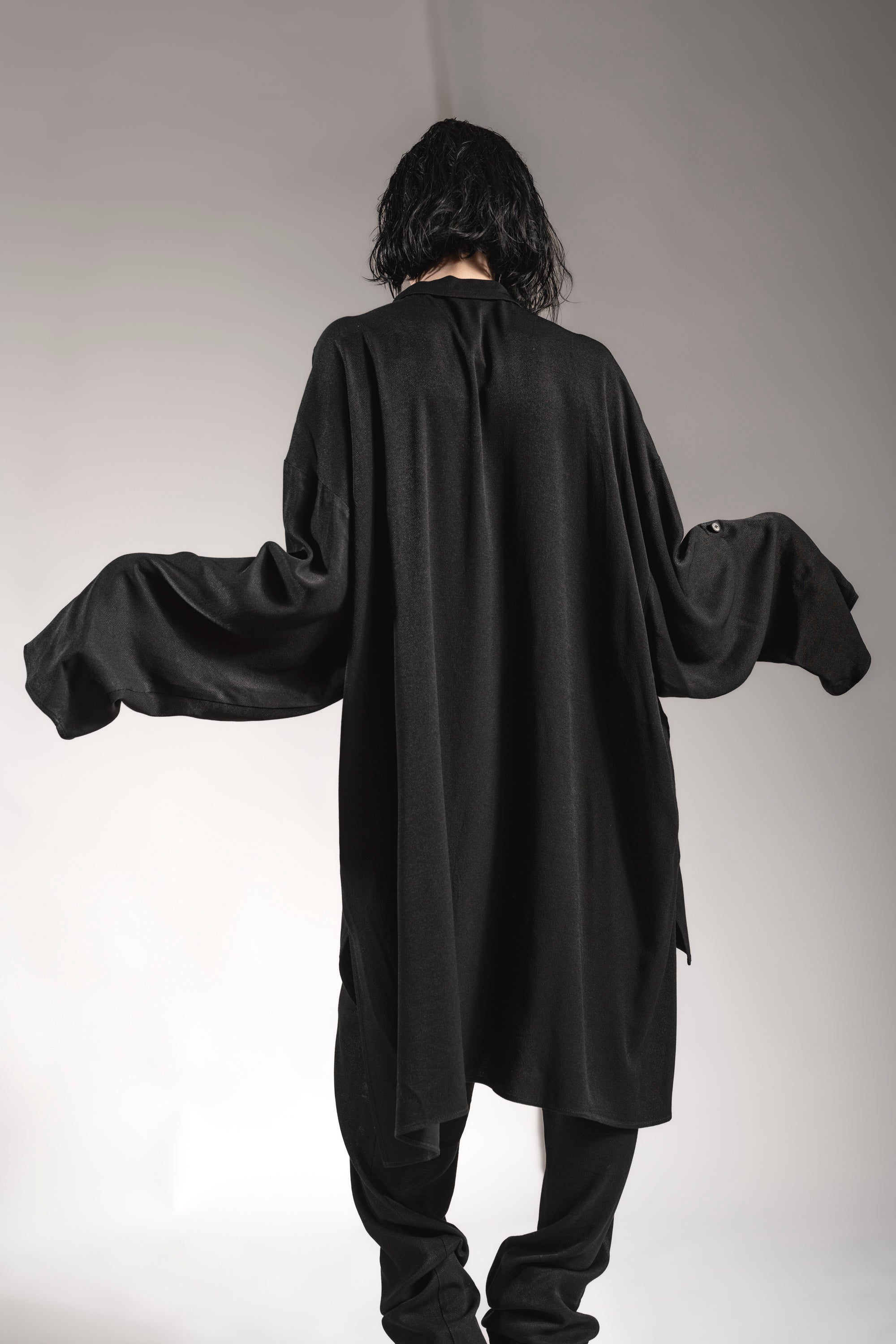 eigensinnig wien | Luna | Elegante Tunika für Damen in Schwarz