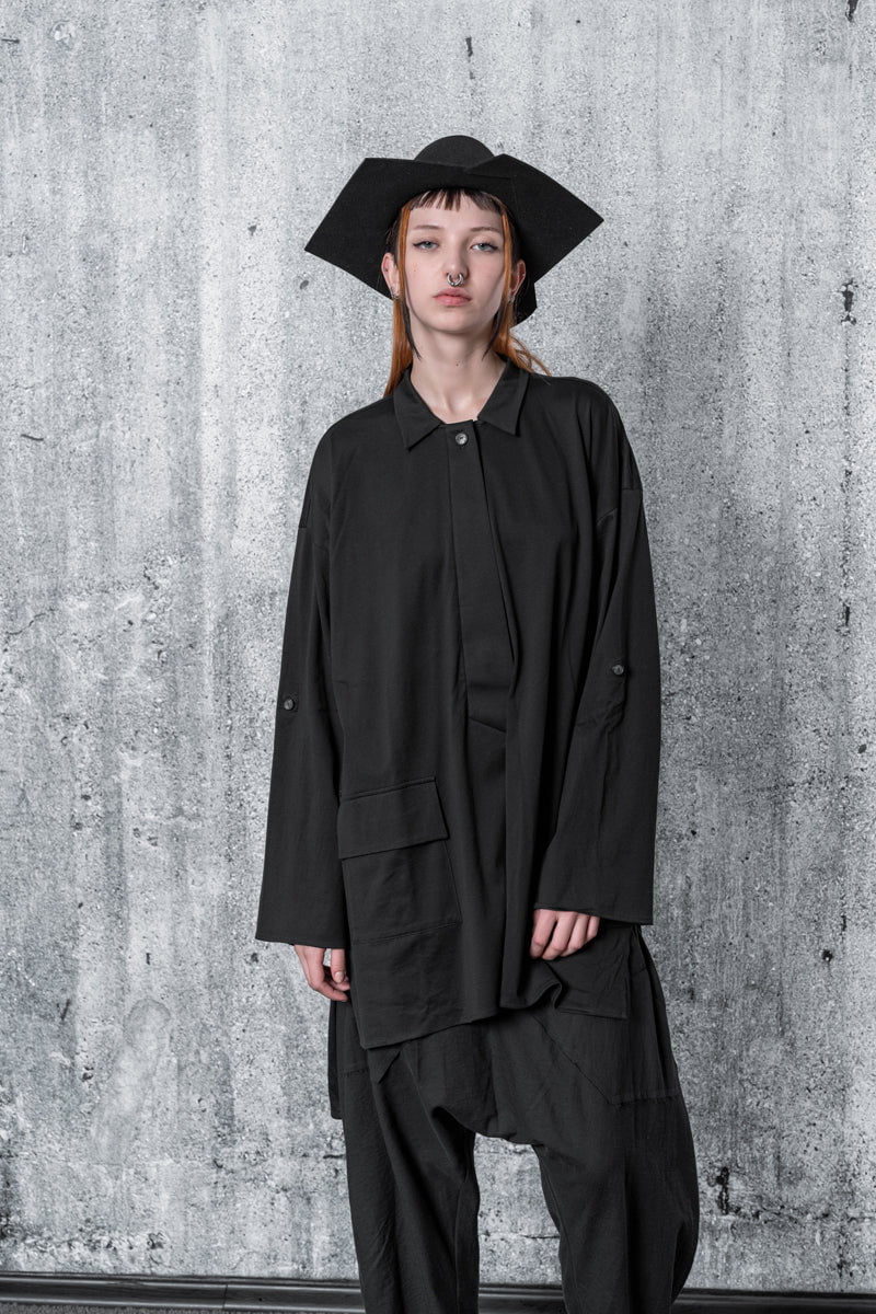 eigensinnig wien | Luna | Extravagantes, schwarzes Oversize Shirt aus Baumwoll-Jersey