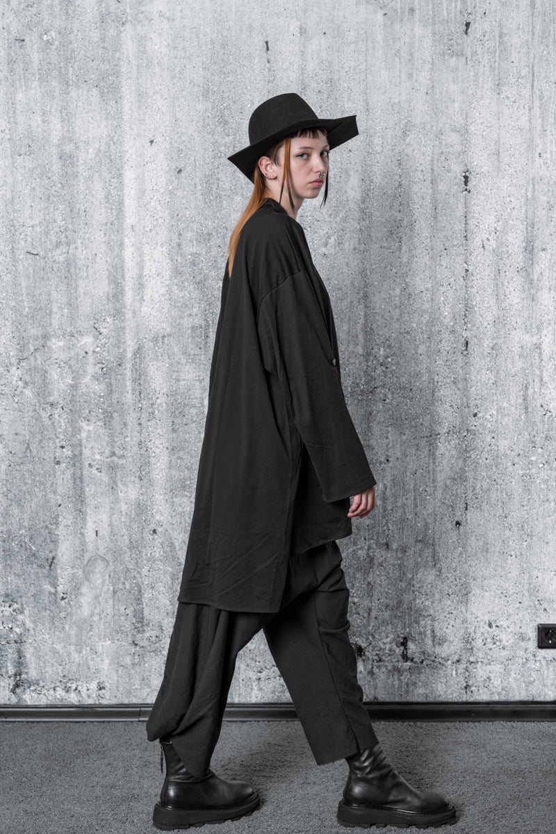 eigensinnig wien | Luna | Extravagantes, schwarzes Oversize Shirt aus Baumwoll-Jersey